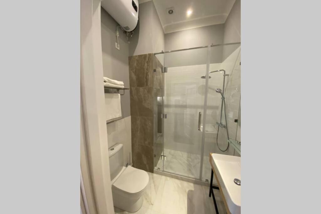 Hidden Gem With Its Own Private Entry At Lypky Apartment เคียฟ ภายนอก รูปภาพ